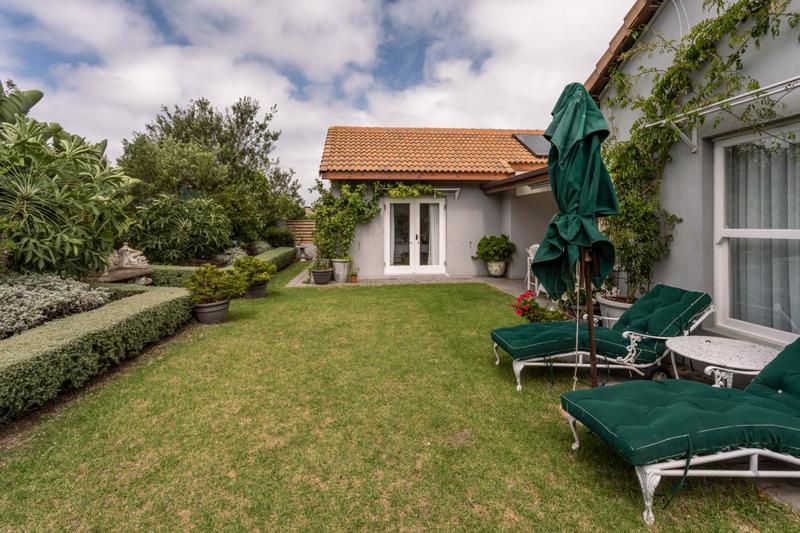 To Let 3 Bedroom Property for Rent in Whale Rock Gardens Western Cape